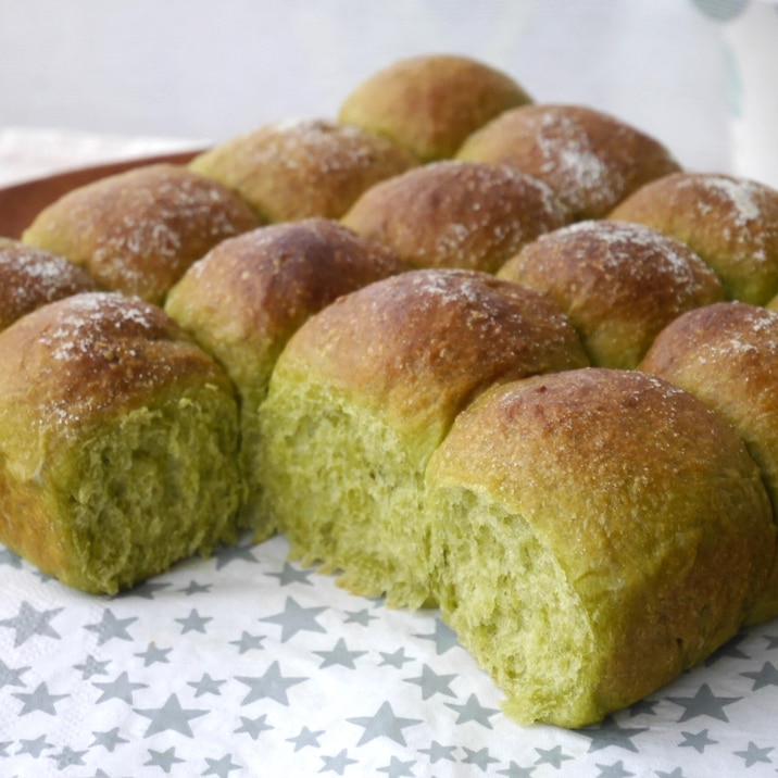 粉末青汁で抹茶パン風★ちぎりパン